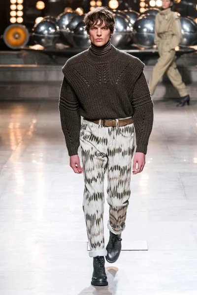 Look 25
